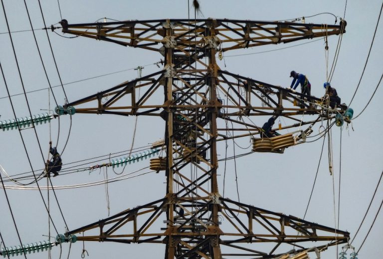 Aproape 5.500 de locuințe din România nu erau racordate la finalul anului trecut la rețeaua de energie electrică