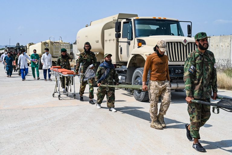 Cel puţin 800 de morţi şi peste 2.500 de răniţi după cutremurul de duminică din Afganistan
