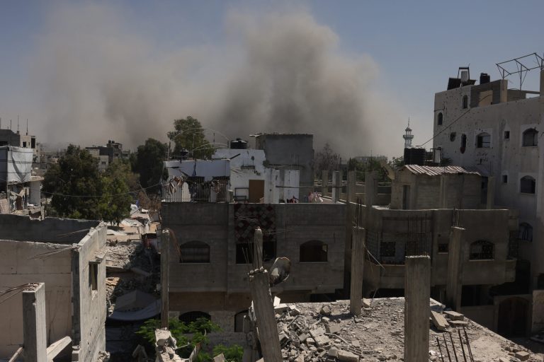 Armata israeliană îşi continuă ofensiva în Gaza City
