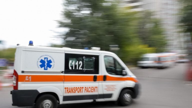 Accident între două autoturisme în Prahova. Doi copii au fost răniți