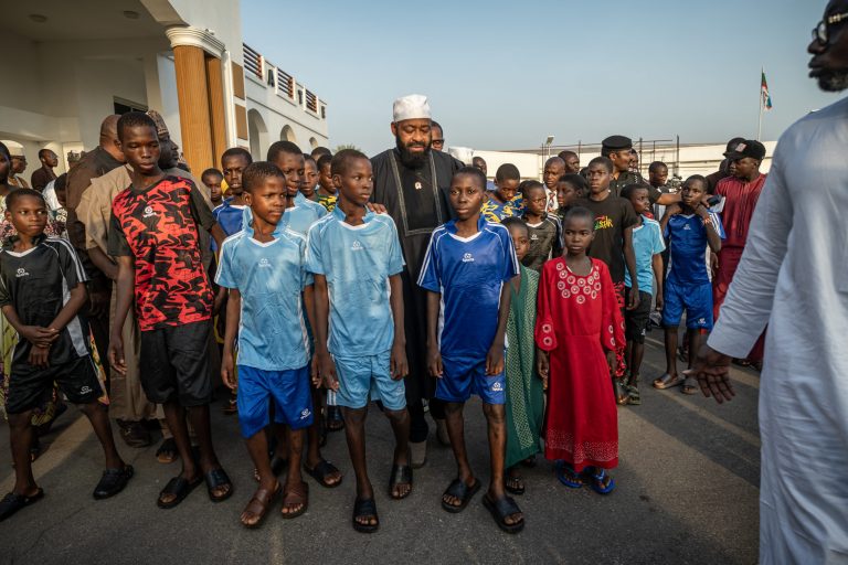 O sută treizeci de elevi răpiţi luna trecută în Nigeria au fost eliberaţi