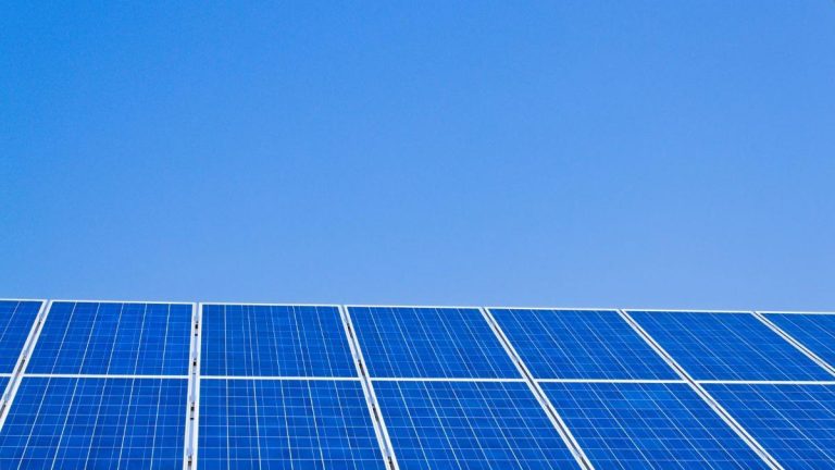 OMV Petrom și CE Oltenia investesc 400 milioane de euro în energie verde